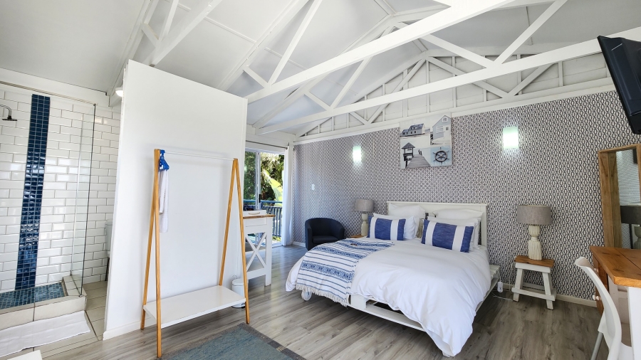10 Bedroom Property for Sale in Bonza Bay Eastern Cape